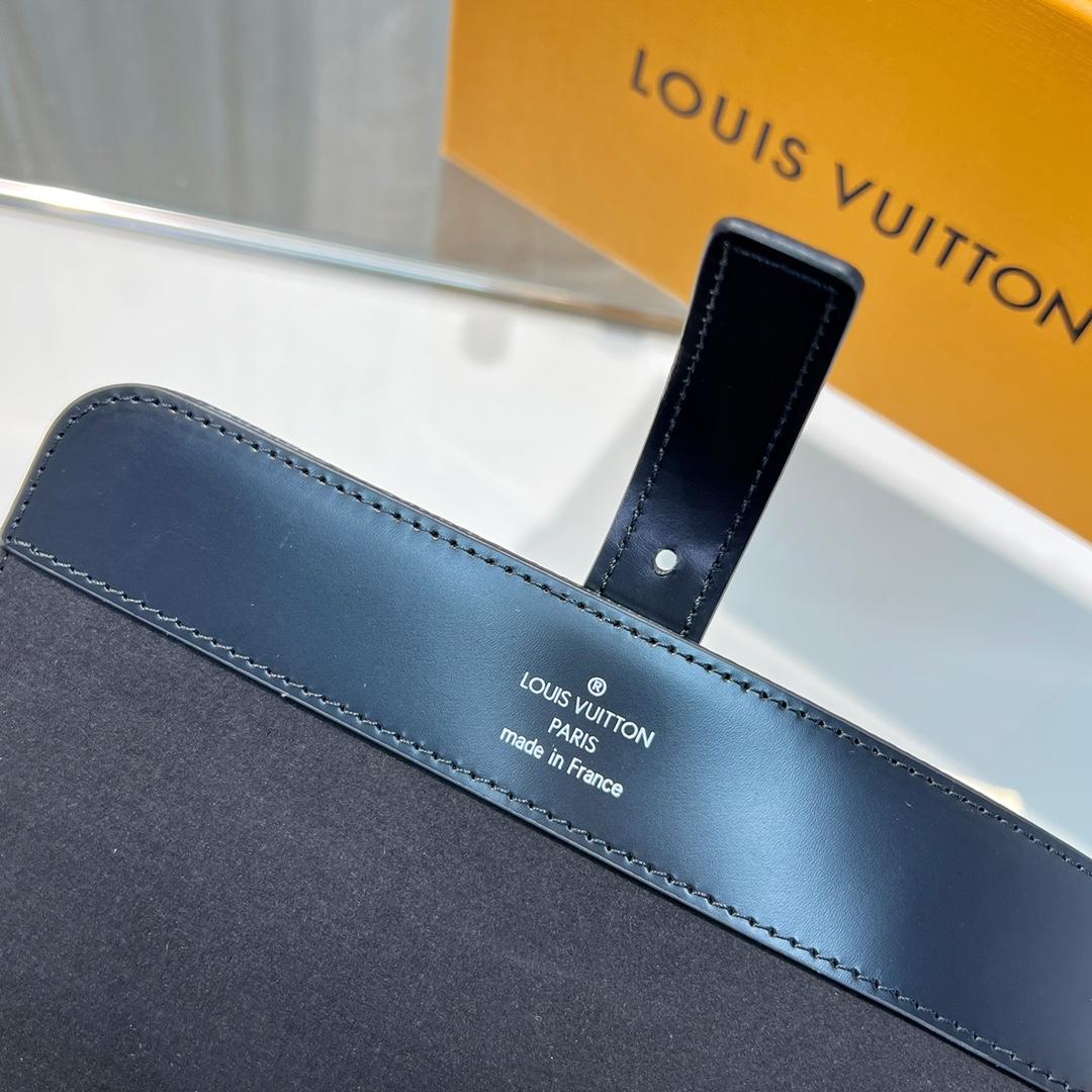 Louis Vuitton  3 Watch Case    - DopestKickz