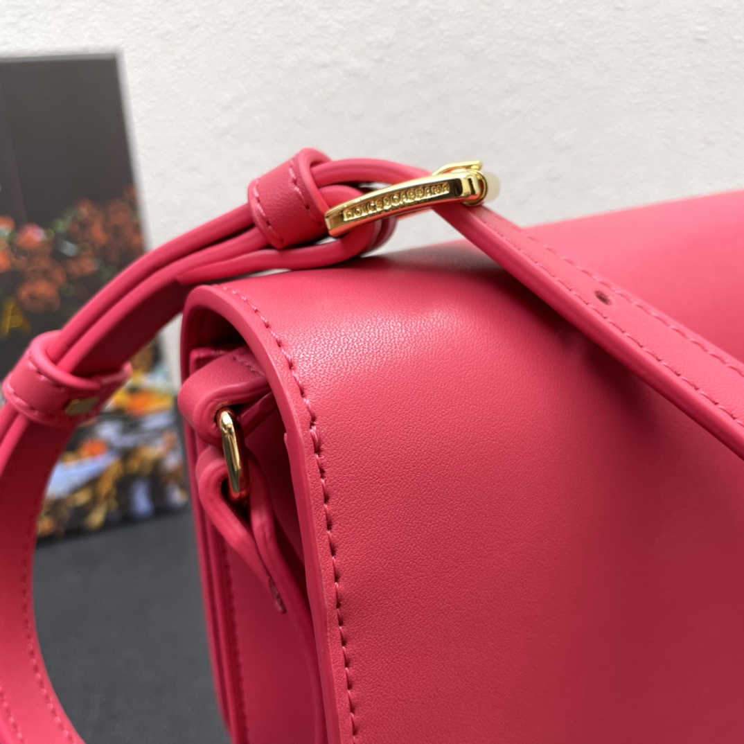Dolce & Gabbana Calfskin DG Logo Crossbody Bag(20-16-5cm) - DopestKickz