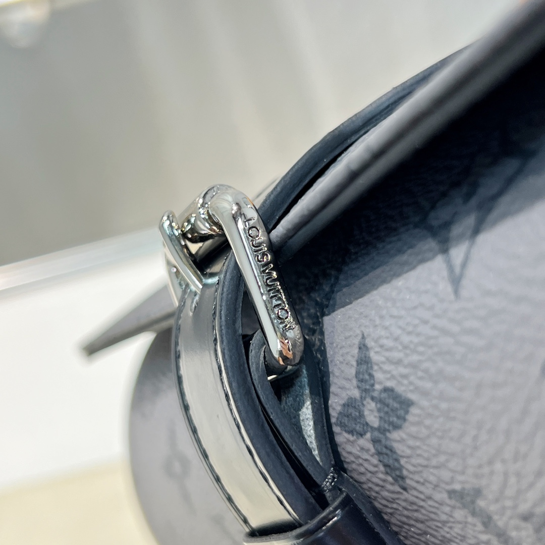 Louis Vuitton  3 Watch Case    - DopestKickz