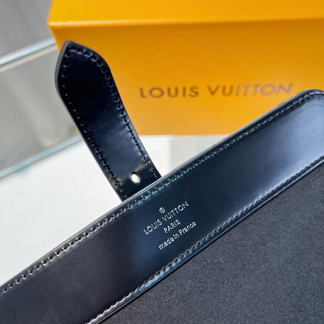 Louis Vuitton  3 Watch Case    - DopestKickz