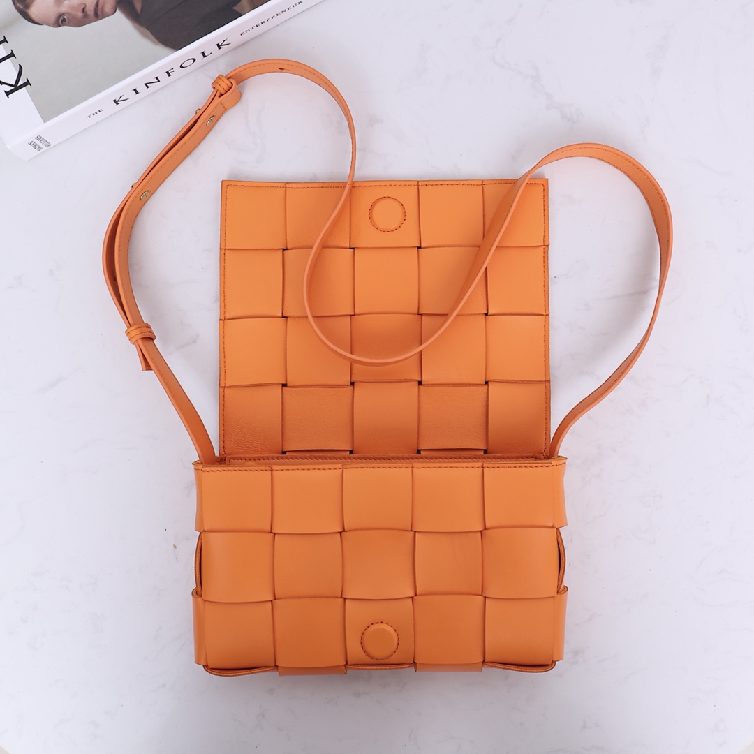 Bottega Veneta Cassette Intreccio Leather Cross-Body Bag(23-15-5cm) - DopestKickz