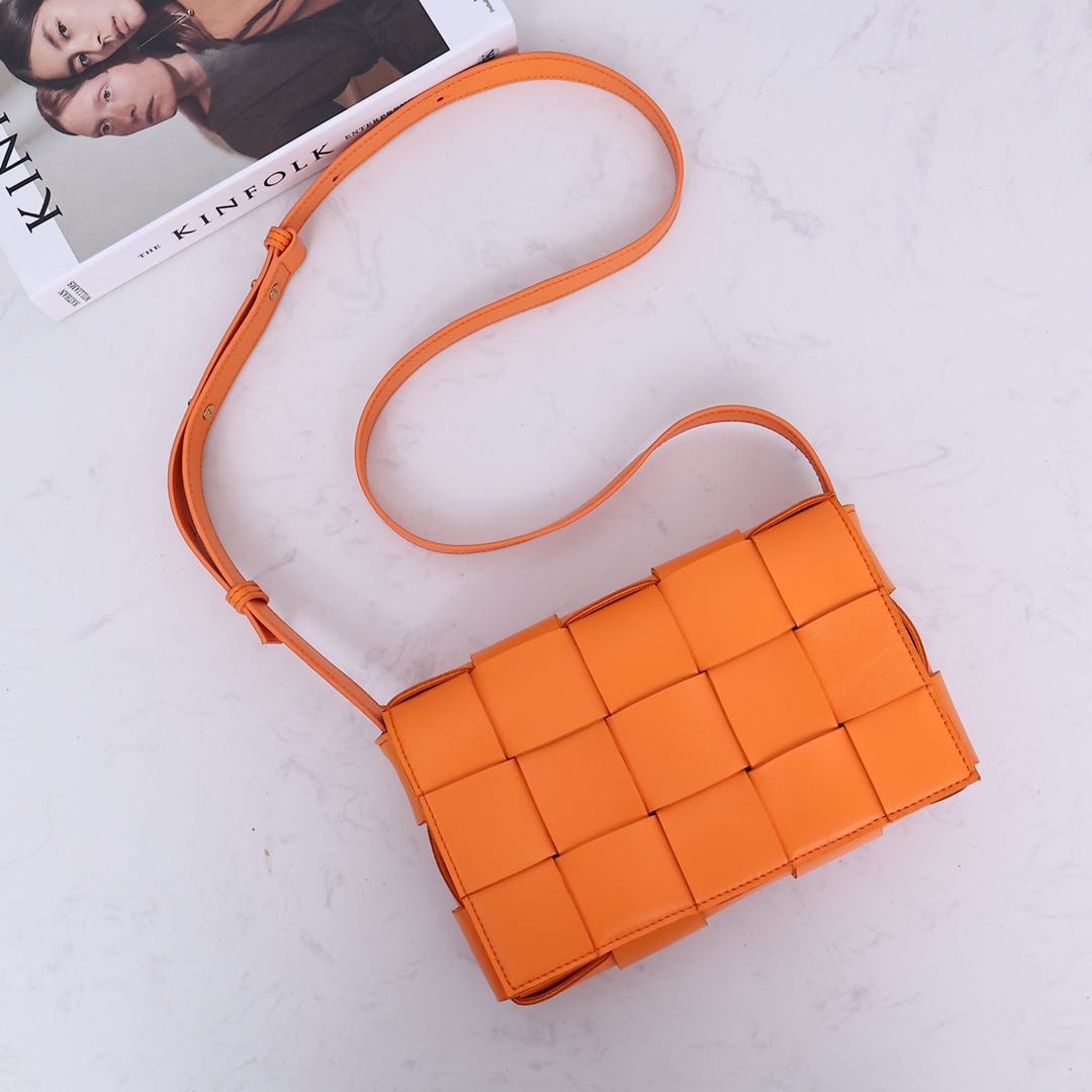 Bottega Veneta Cassette Intreccio Leather Cross-Body Bag(23-15-5cm) - DopestKickz