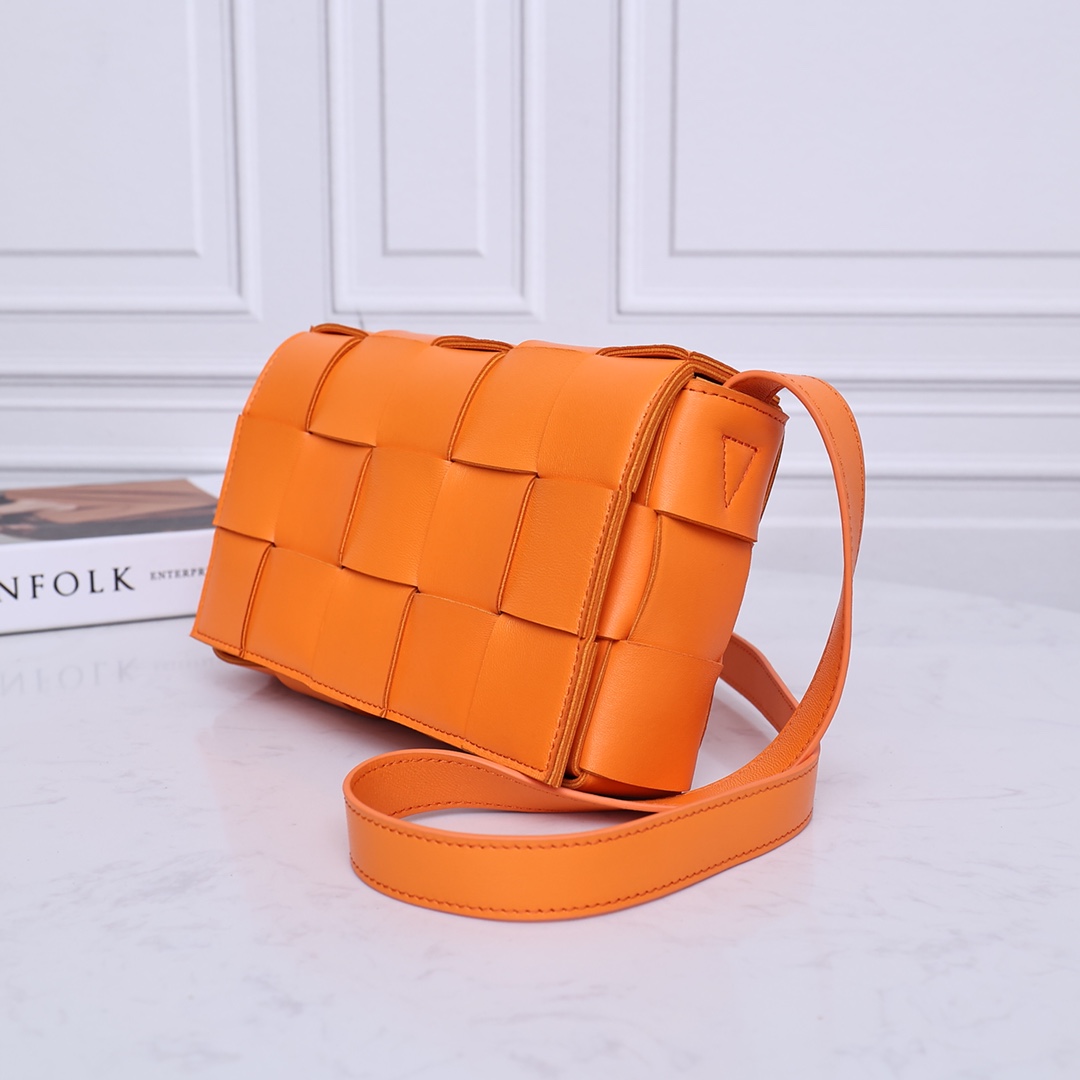 Bottega Veneta Cassette Intreccio Leather Cross-Body Bag(23-15-5cm) - DopestKickz