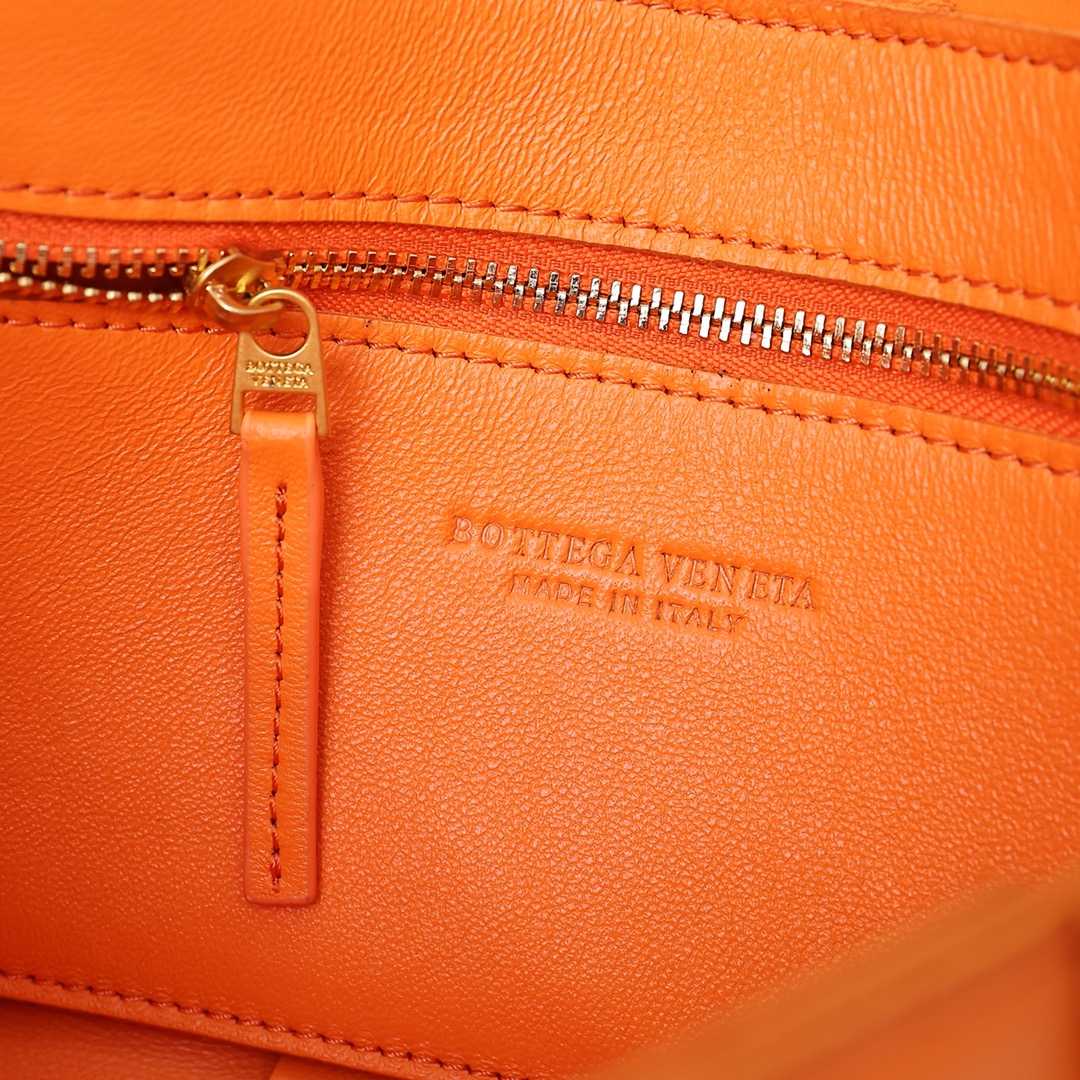 Bottega Veneta Cassette Intreccio Leather Cross-Body Bag(23-15-5cm) - DopestKickz