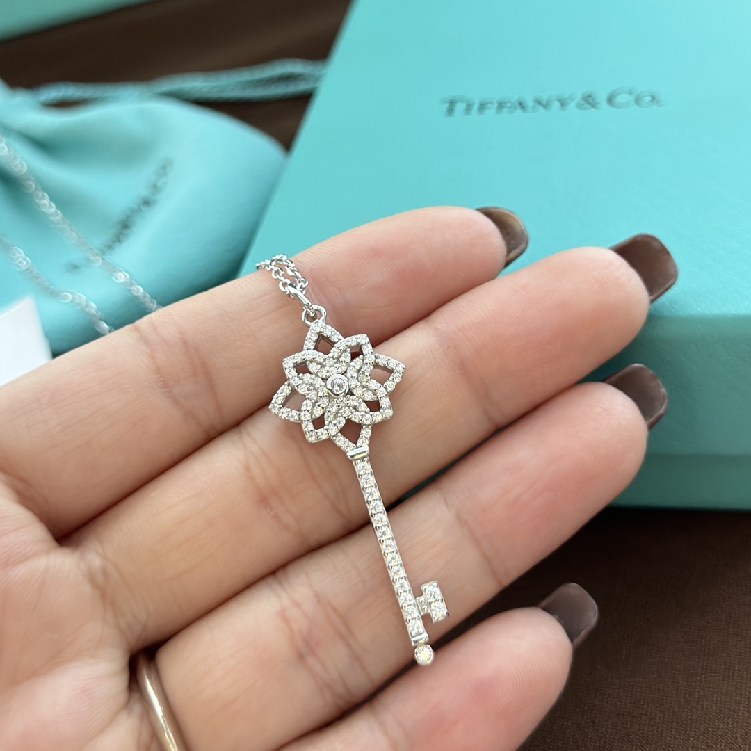 Tiffany&CO Knot Key Pendant - DopestKickz