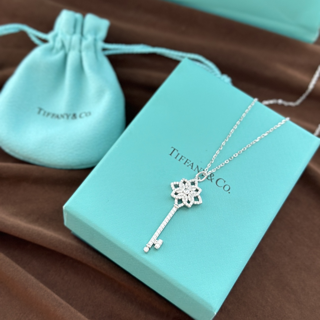 Tiffany&CO Knot Key Pendant - DopestKickz