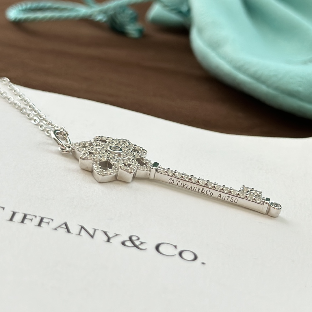 Tiffany&CO Knot Key Pendant - DopestKickz