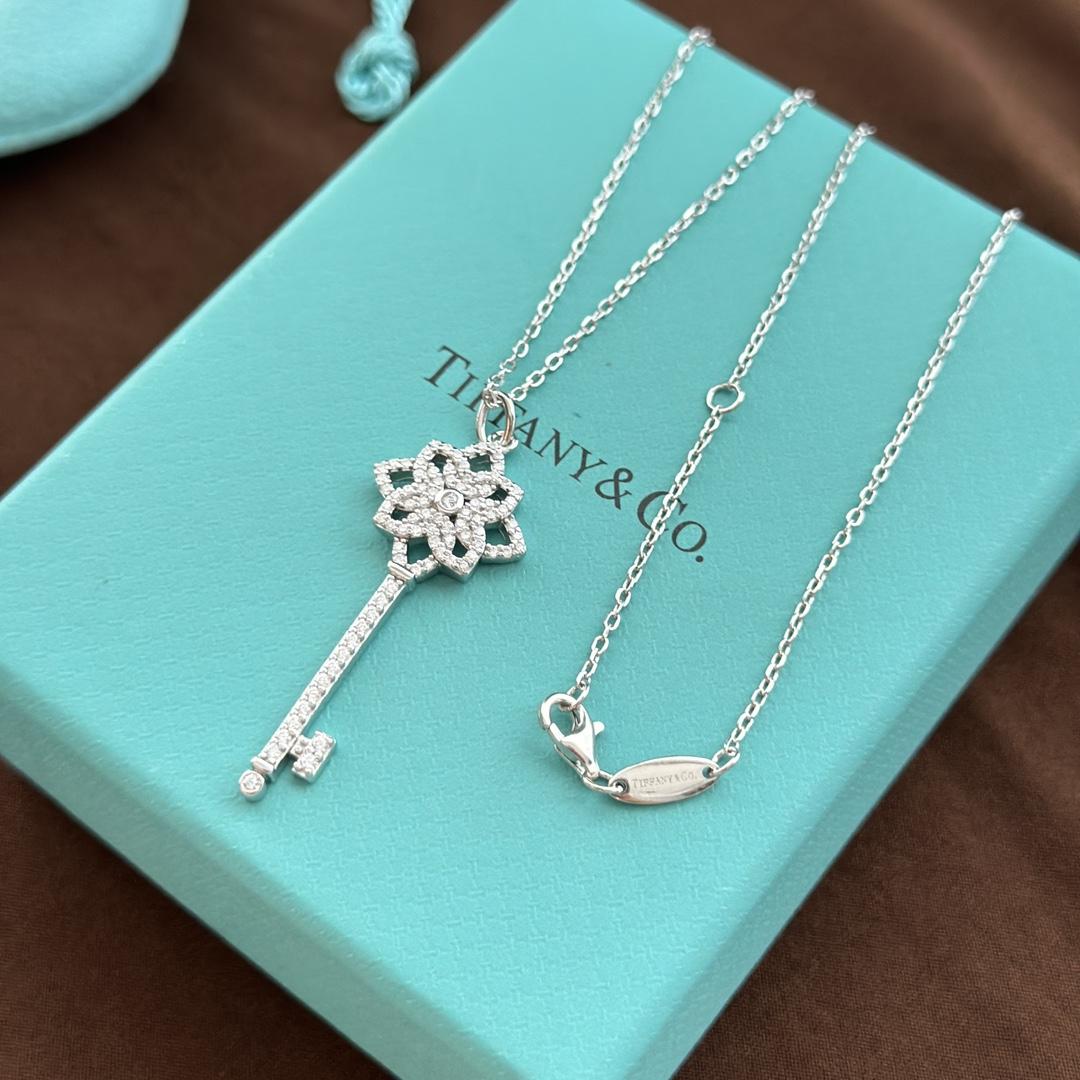 Tiffany&CO Knot Key Pendant - DopestKickz
