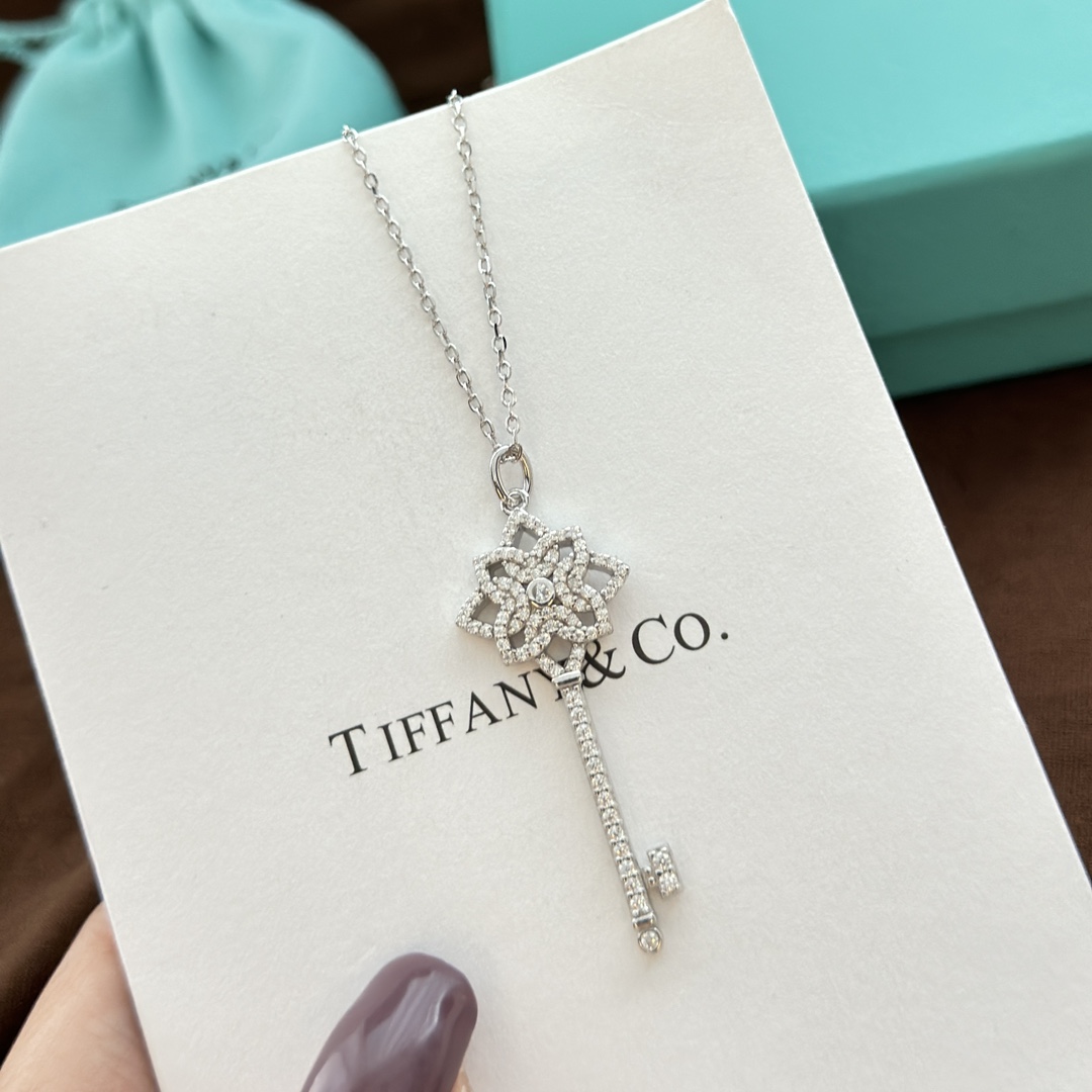 Tiffany&CO Knot Key Pendant - DopestKickz