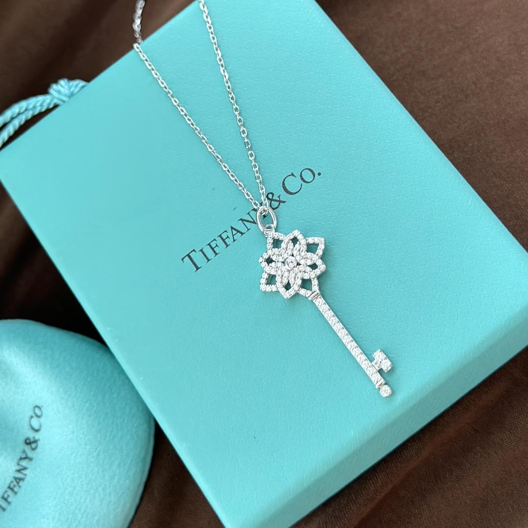 Tiffany&CO Knot Key Pendant - DopestKickz