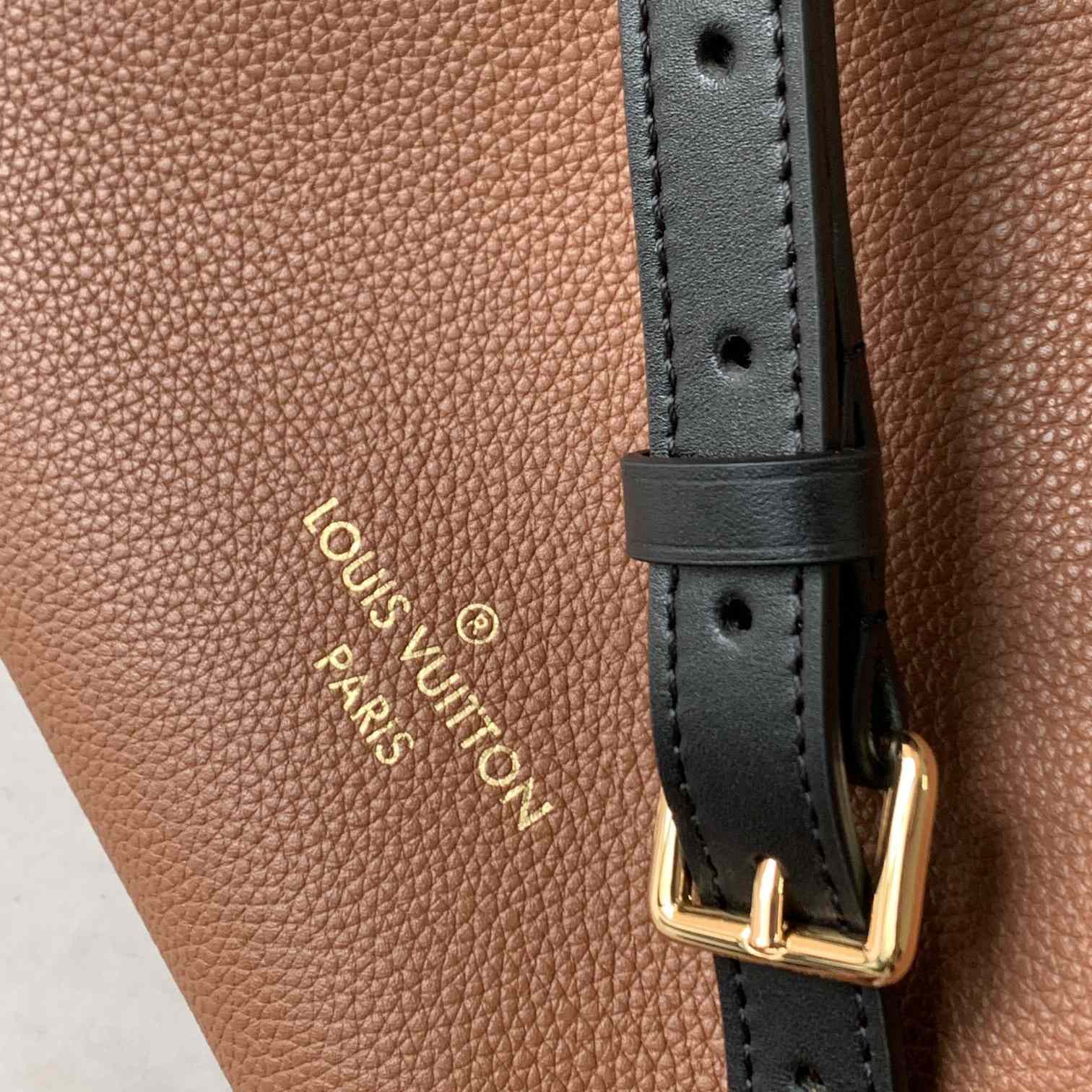 Louis Vuitton Leather Handbag(30.5-24.5-14CM)    M59645 - DopestKickz