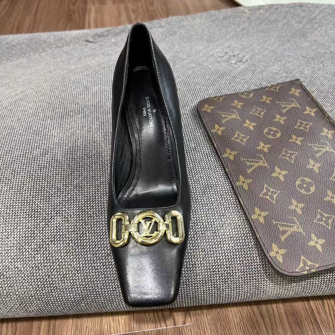 Louis Vuitton Revolving Cliff   1AAE23 - DopestKickz
