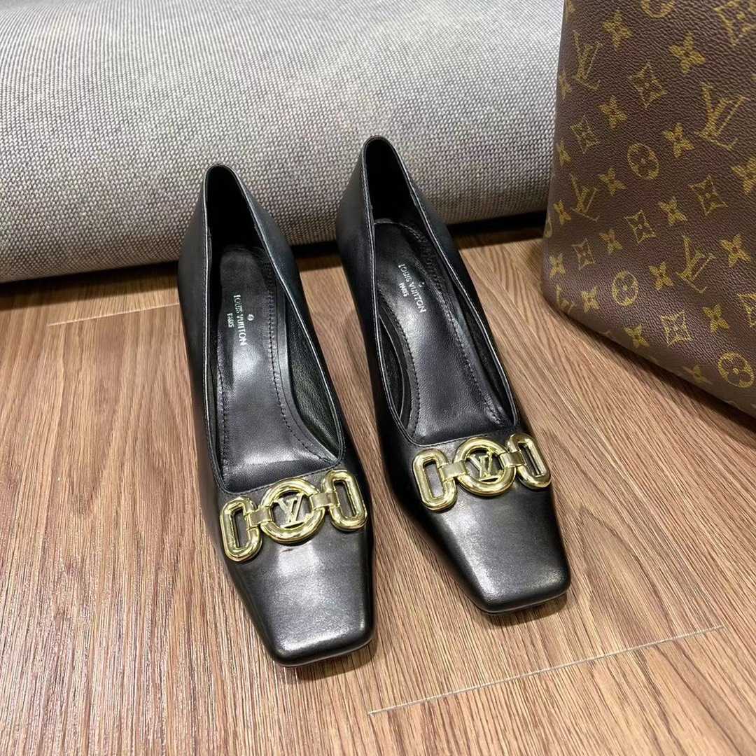 Louis Vuitton Revolving Cliff   1AAE23 - DopestKickz
