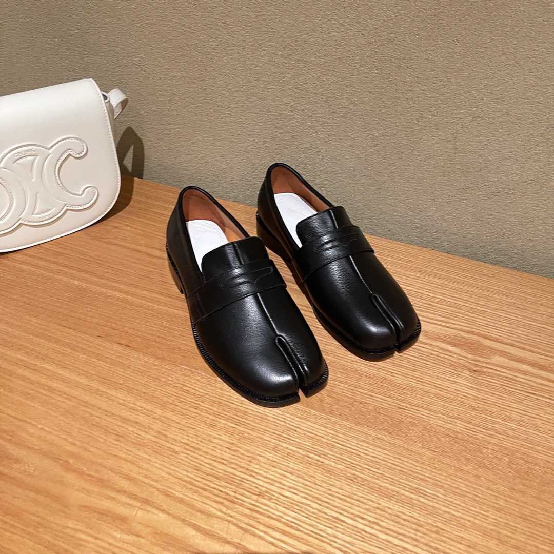 Maison Margiela Tabi Loafers - DopestKickz