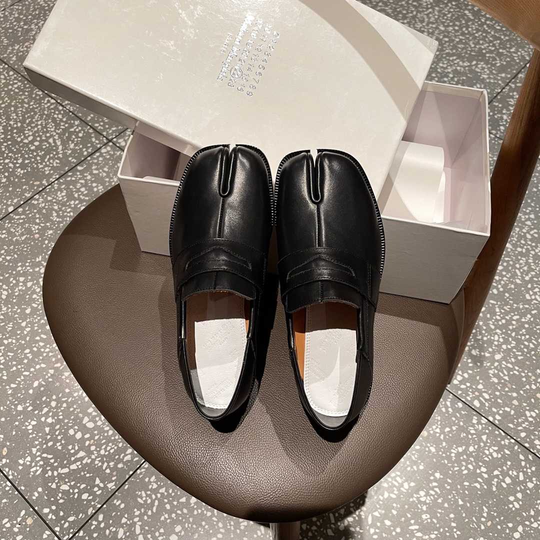 Maison Margiela Tabi Loafers - DopestKickz