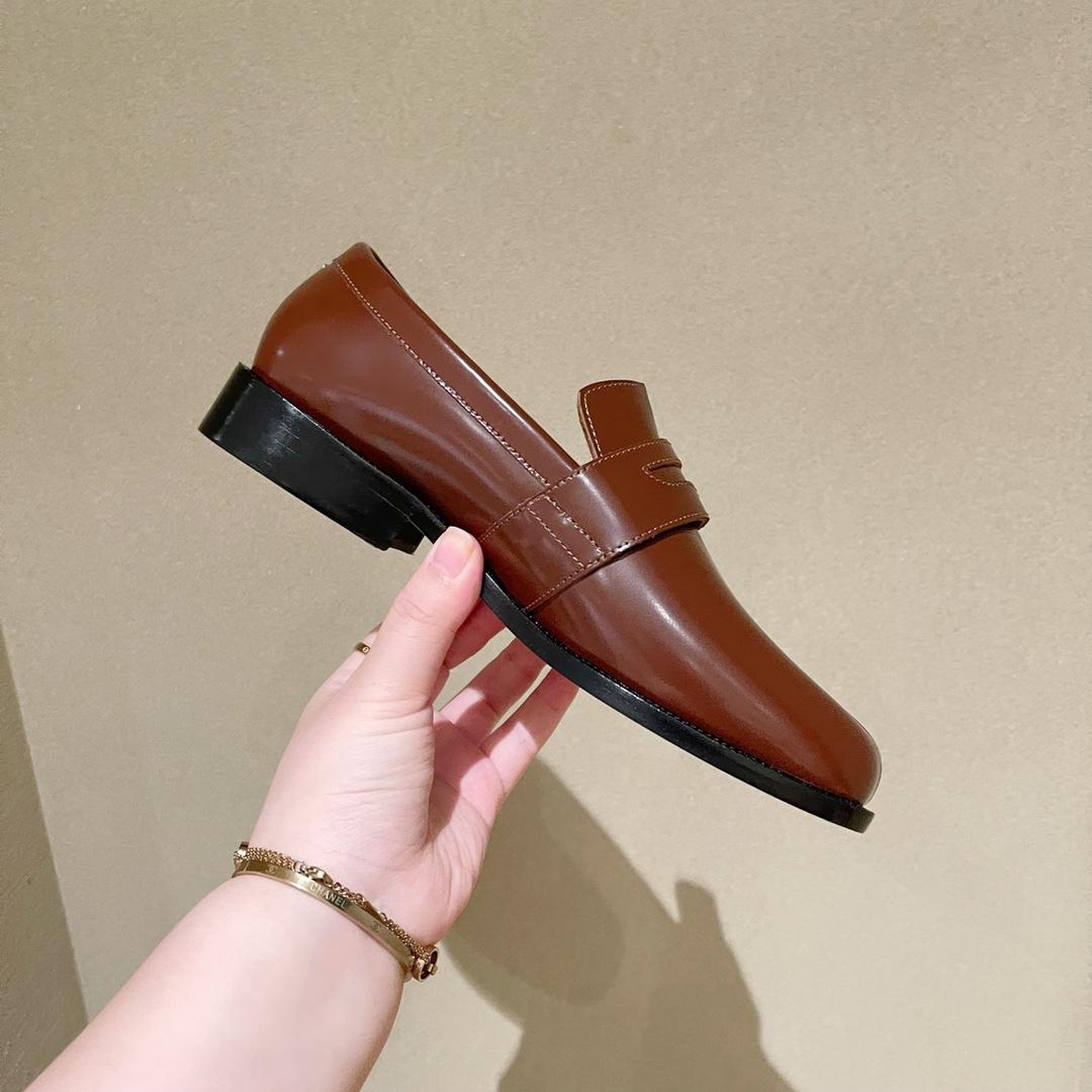 Maison Margiela Tabi Loafers - DopestKickz