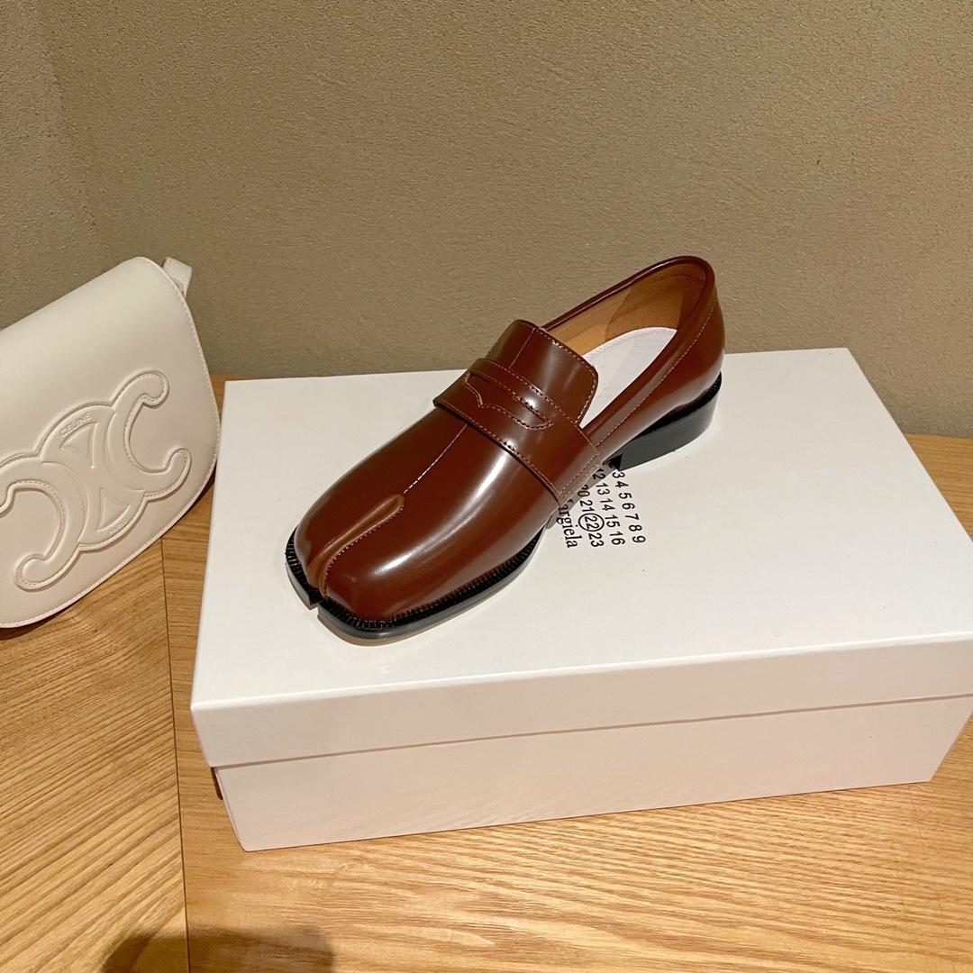 Maison Margiela Tabi Loafers - DopestKickz