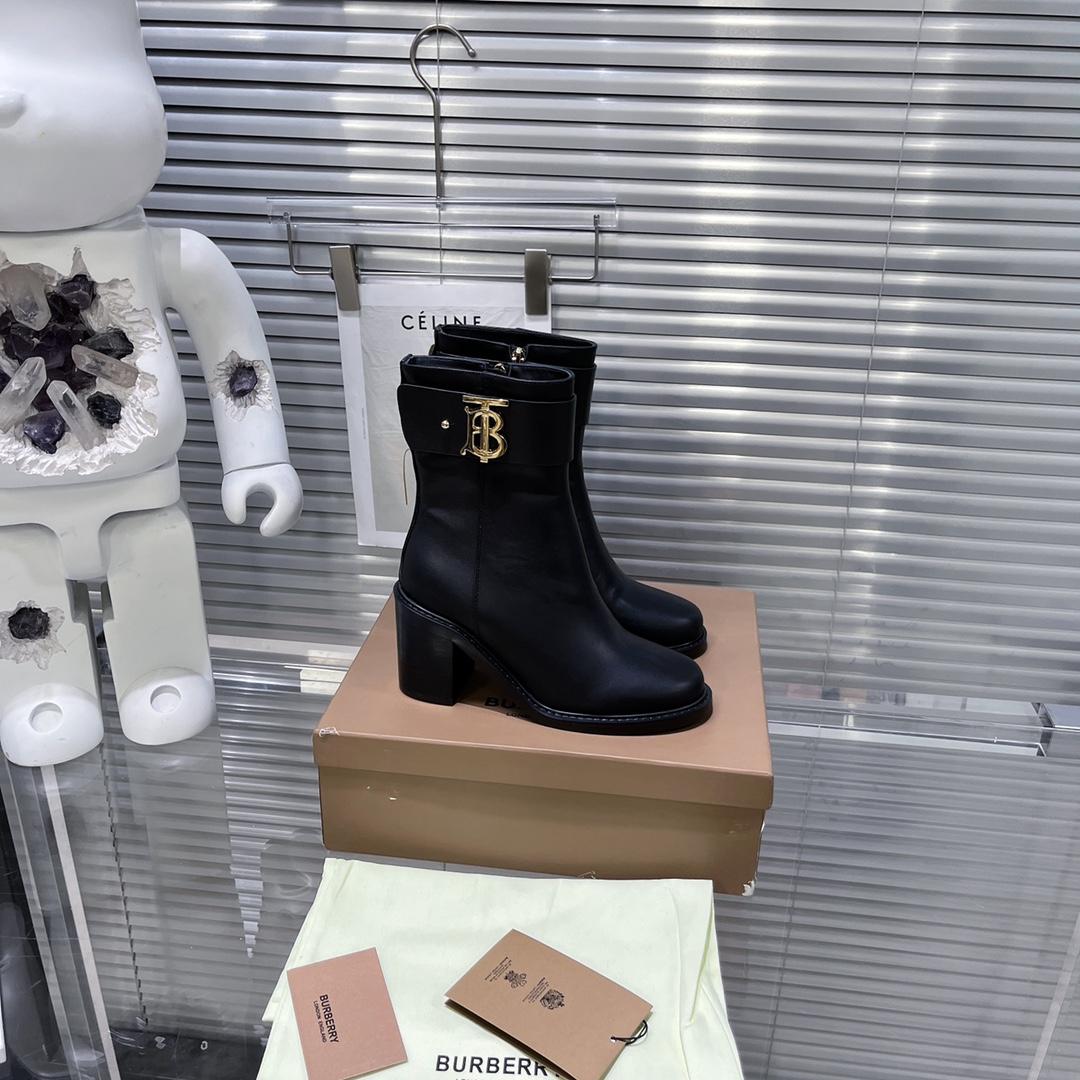 Burberry Leather Boots - DopestKickz