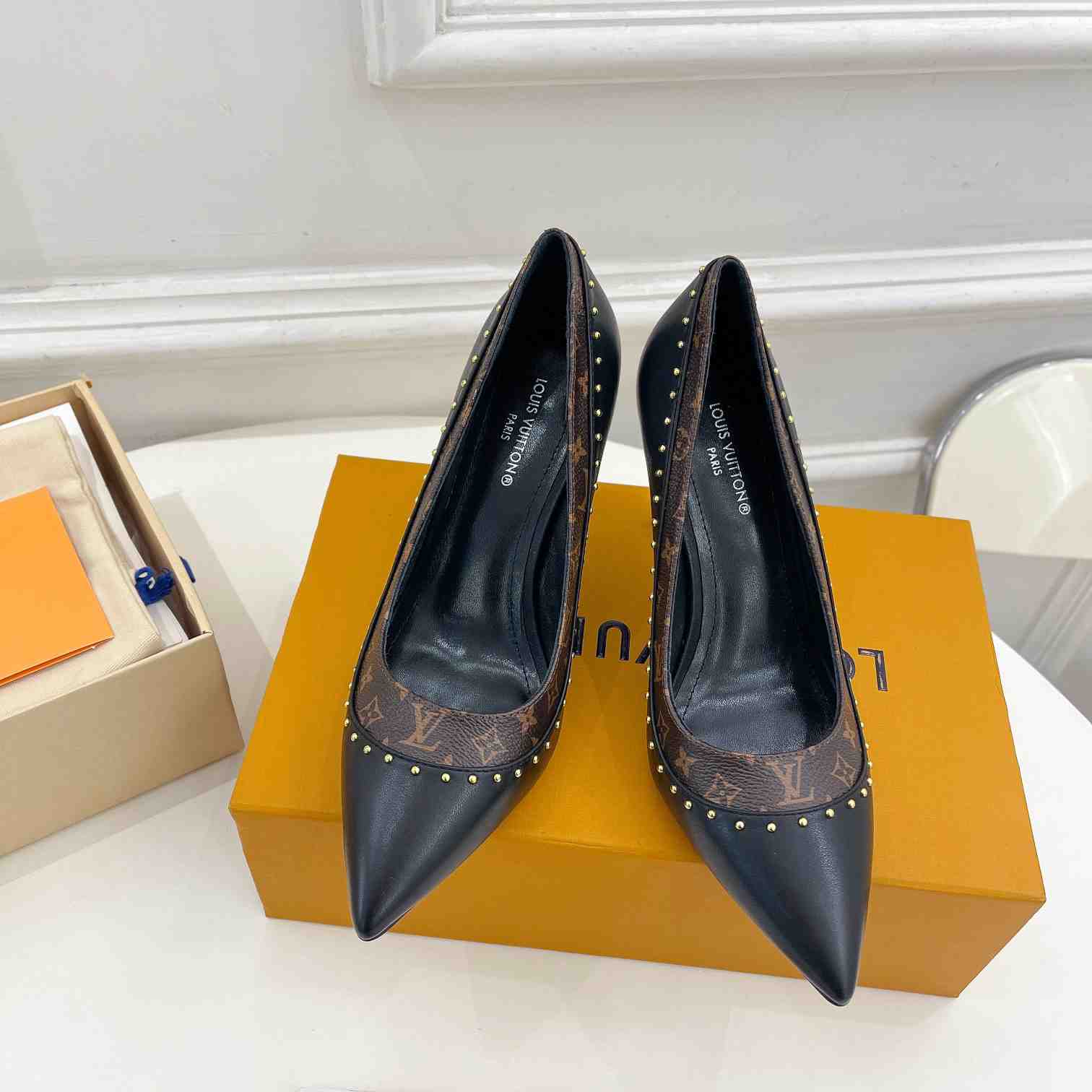Louis Vuitton Signature Pump - DopestKickz