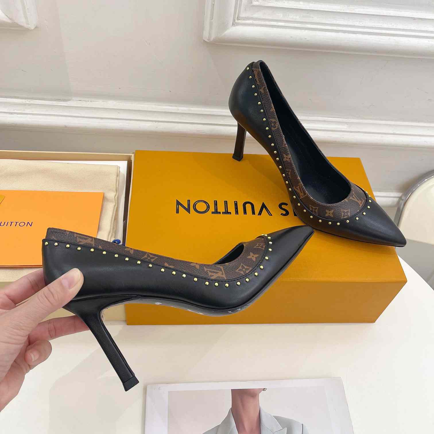 Louis Vuitton Signature Pump - DopestKickz