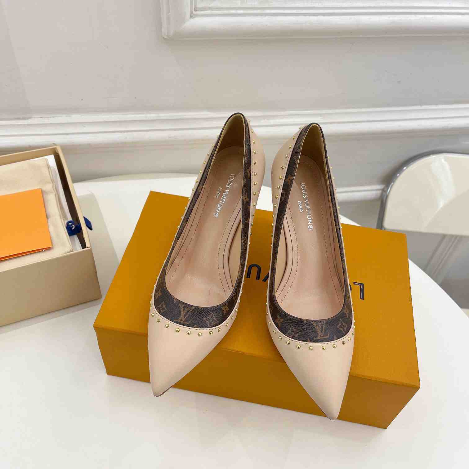 Louis Vuitton Signature Pump - DopestKickz
