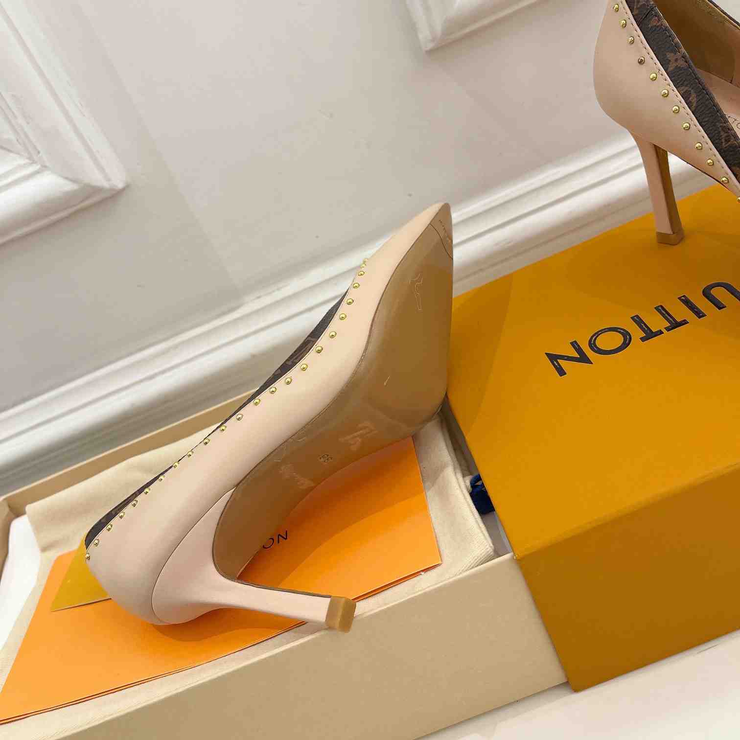 Louis Vuitton Signature Pump - DopestKickz