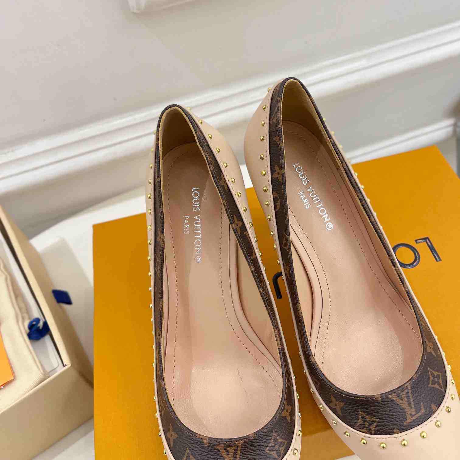 Louis Vuitton Signature Pump - DopestKickz