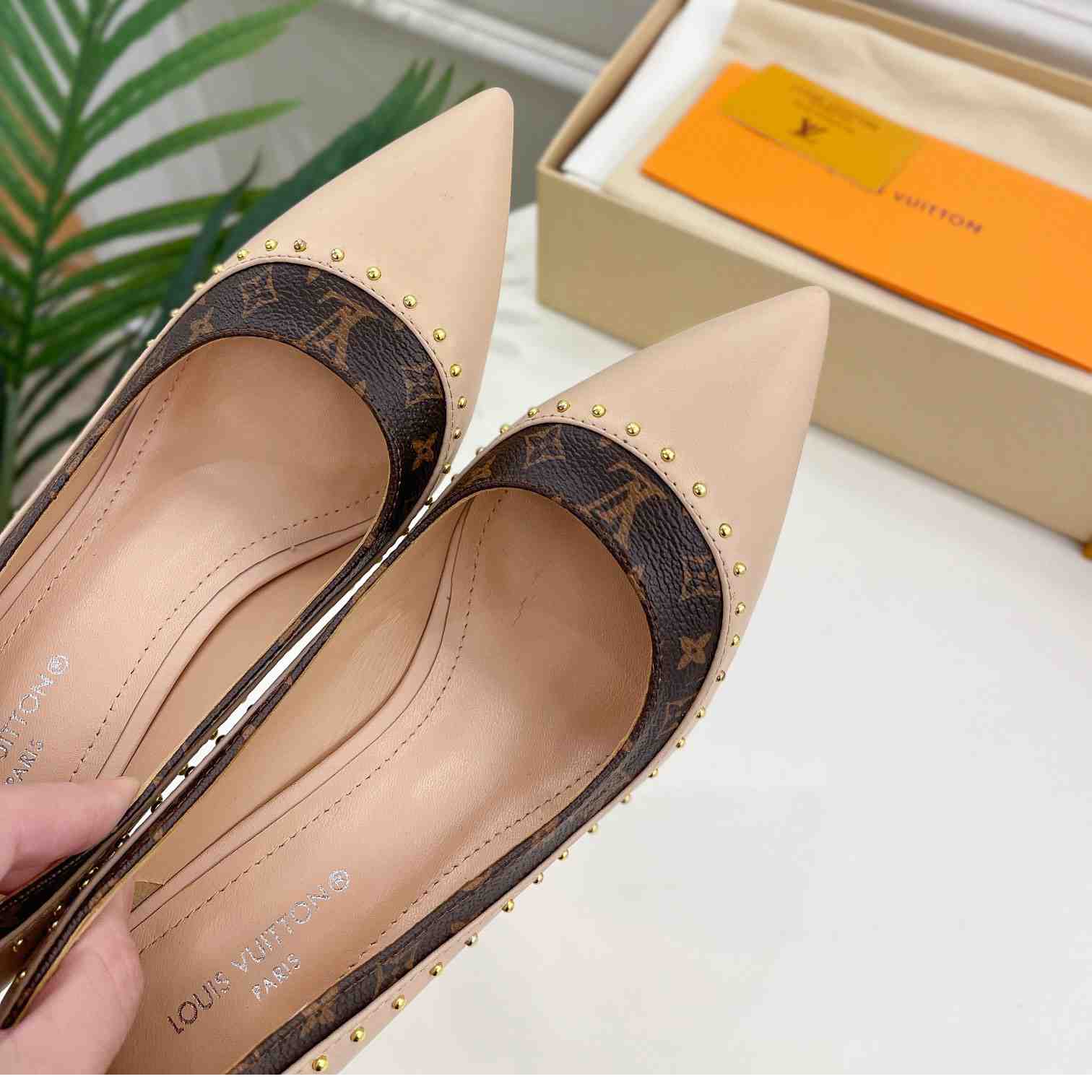 Louis Vuitton Signature Pump - DopestKickz