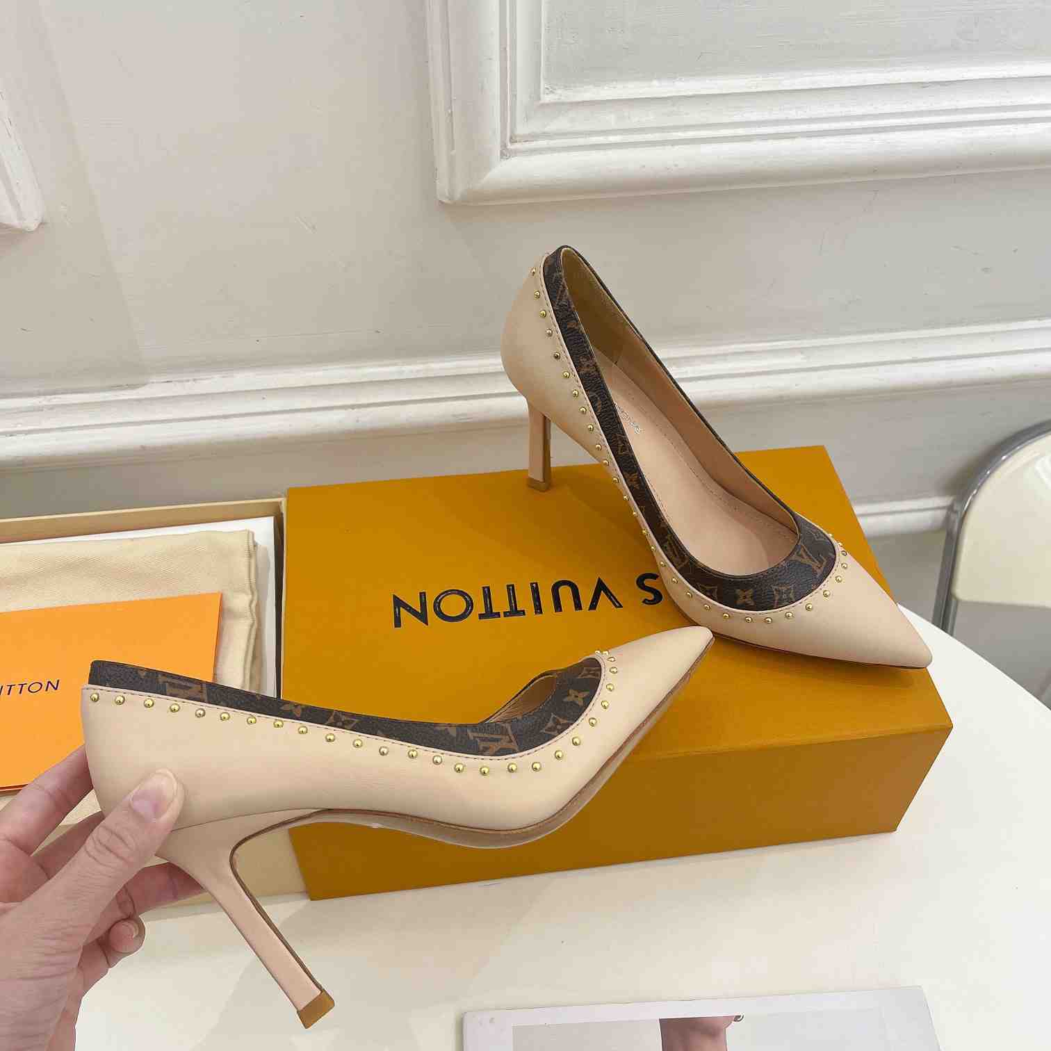 Louis Vuitton Signature Pump - DopestKickz