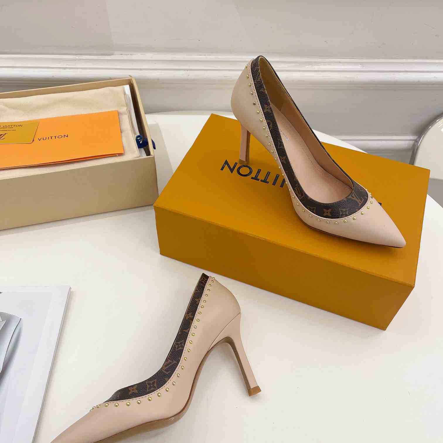Louis Vuitton Signature Pump - DopestKickz