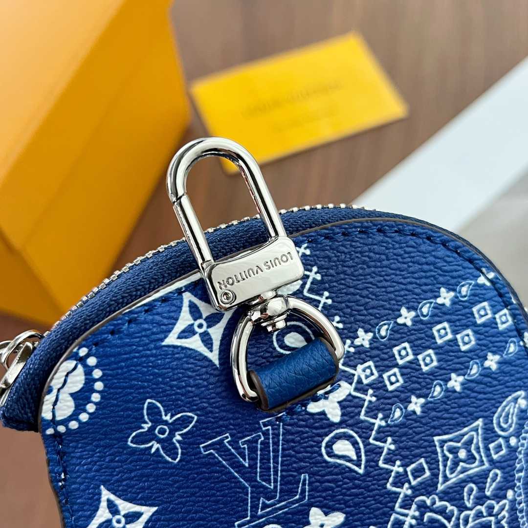 Louis Vuitton HI 5 Pouch    M81410 - DopestKickz