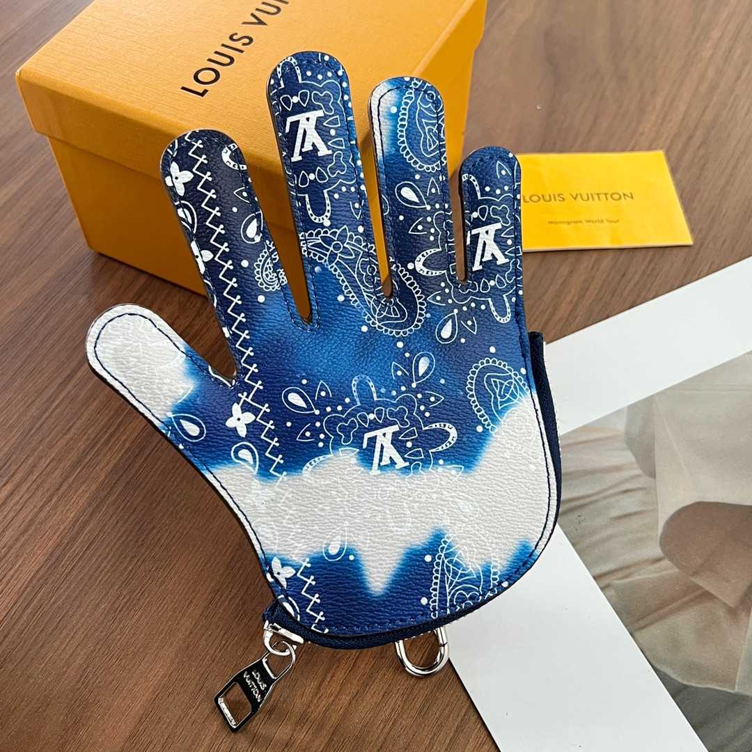 Louis Vuitton HI 5 Pouch    M81410 - DopestKickz