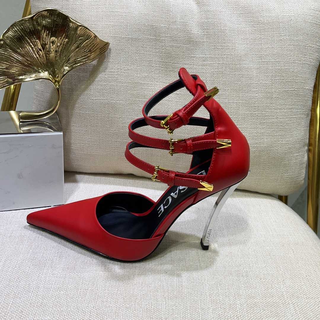 Versace Pin-Point Pumps - DopestKickz