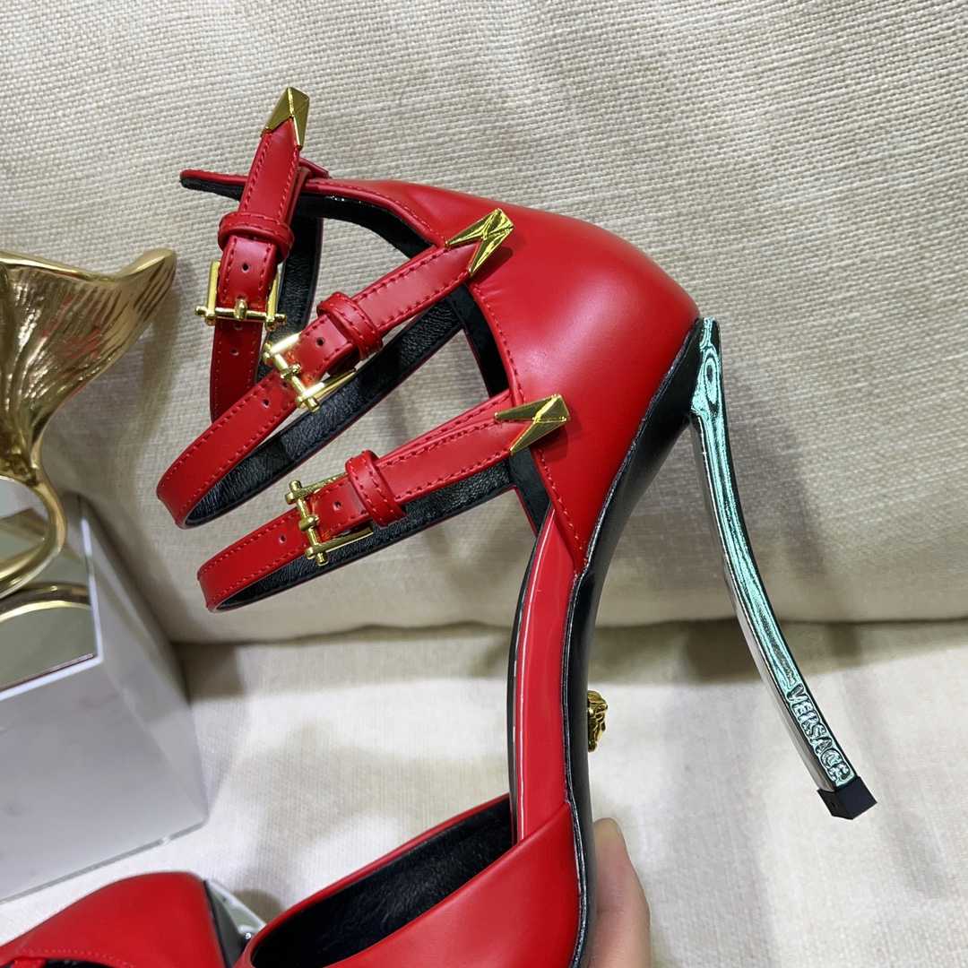 Versace Pin-Point Pumps - DopestKickz