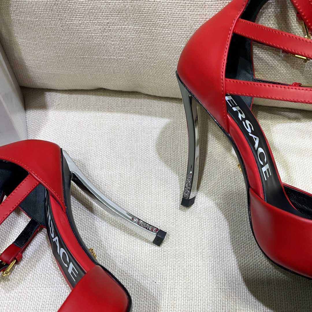 Versace Pin-Point Pumps - DopestKickz