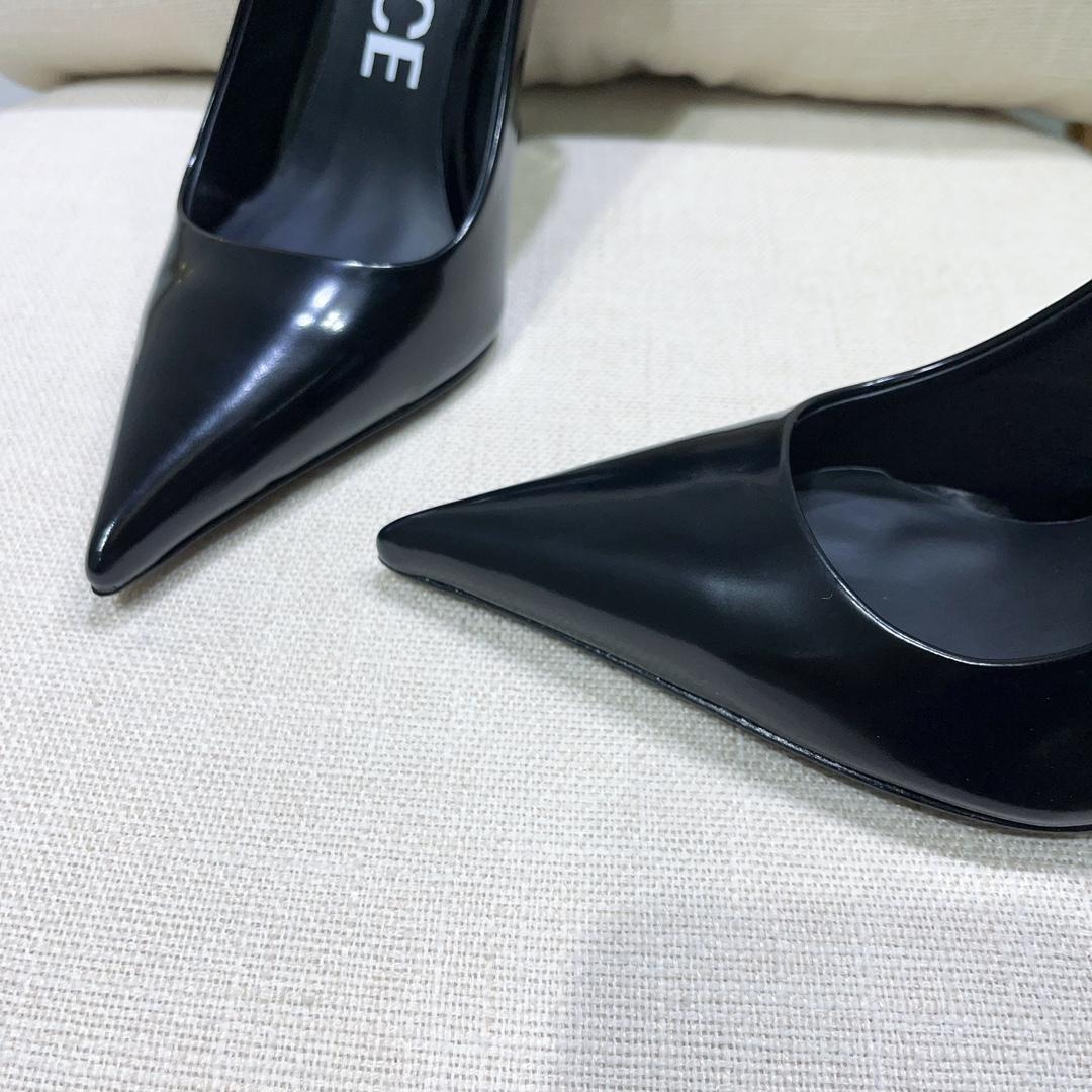 Versace Pin-Point Pumps - DopestKickz