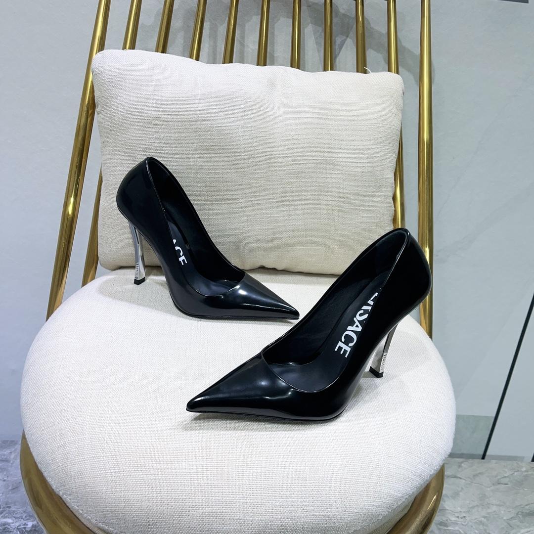 Versace Pin-Point Pumps - DopestKickz