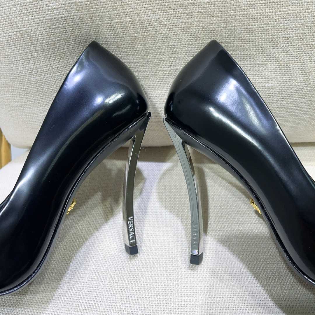 Versace Pin-Point Pumps - DopestKickz