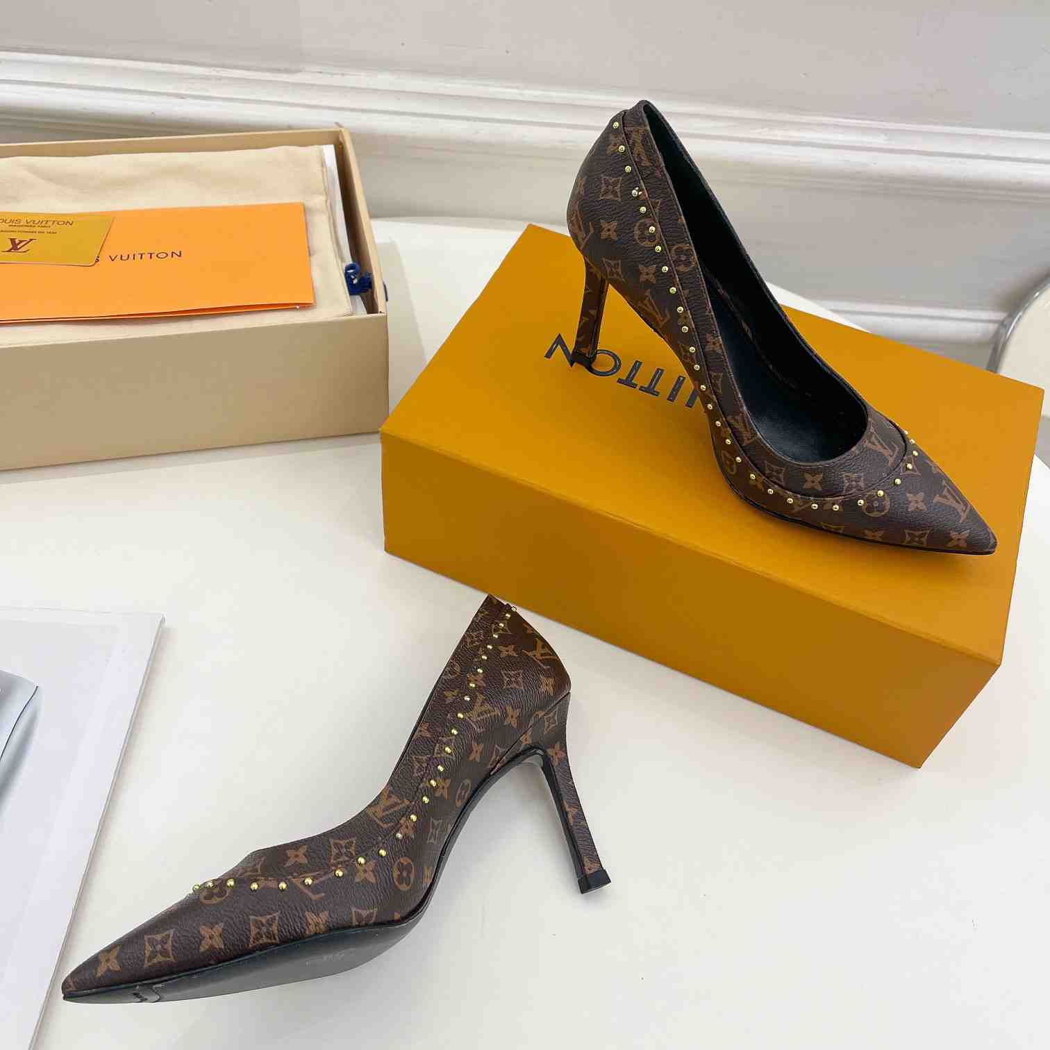Louis Vuitton Signature Pump - DopestKickz