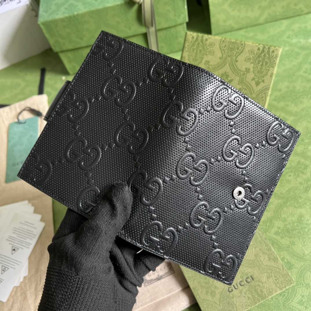 Gucci GG Embossed Passport Case(10.5-14.5cm) - DopestKickz