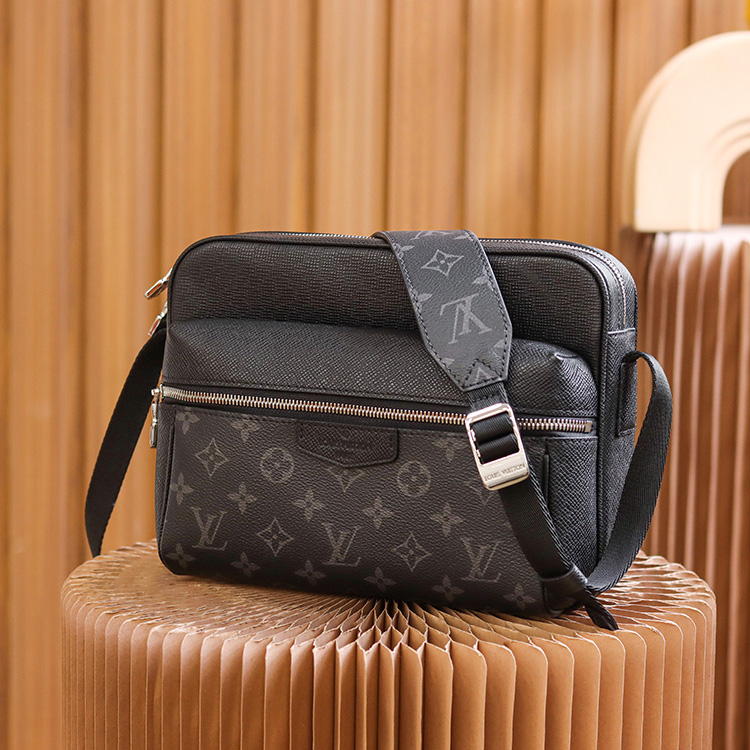  Louis Vuitton Outdoor Messenger(29.5-20-10.5cm)   M30233 - DopestKickz