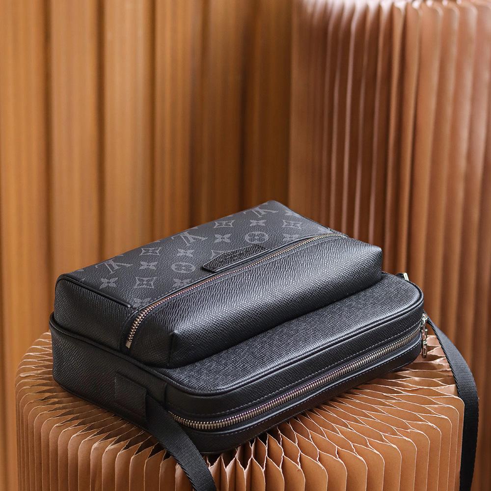  Louis Vuitton Outdoor Messenger(29.5-20-10.5cm)   M30233 - DopestKickz