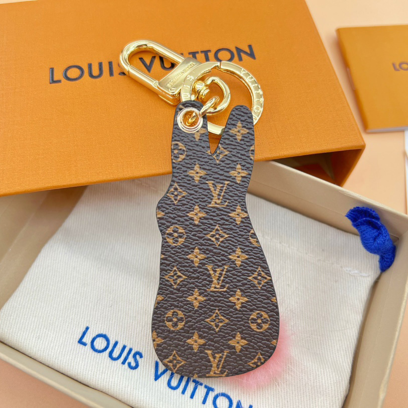 Louis Vuitton LV Bunny Key Holder    M00994 - DopestKickz