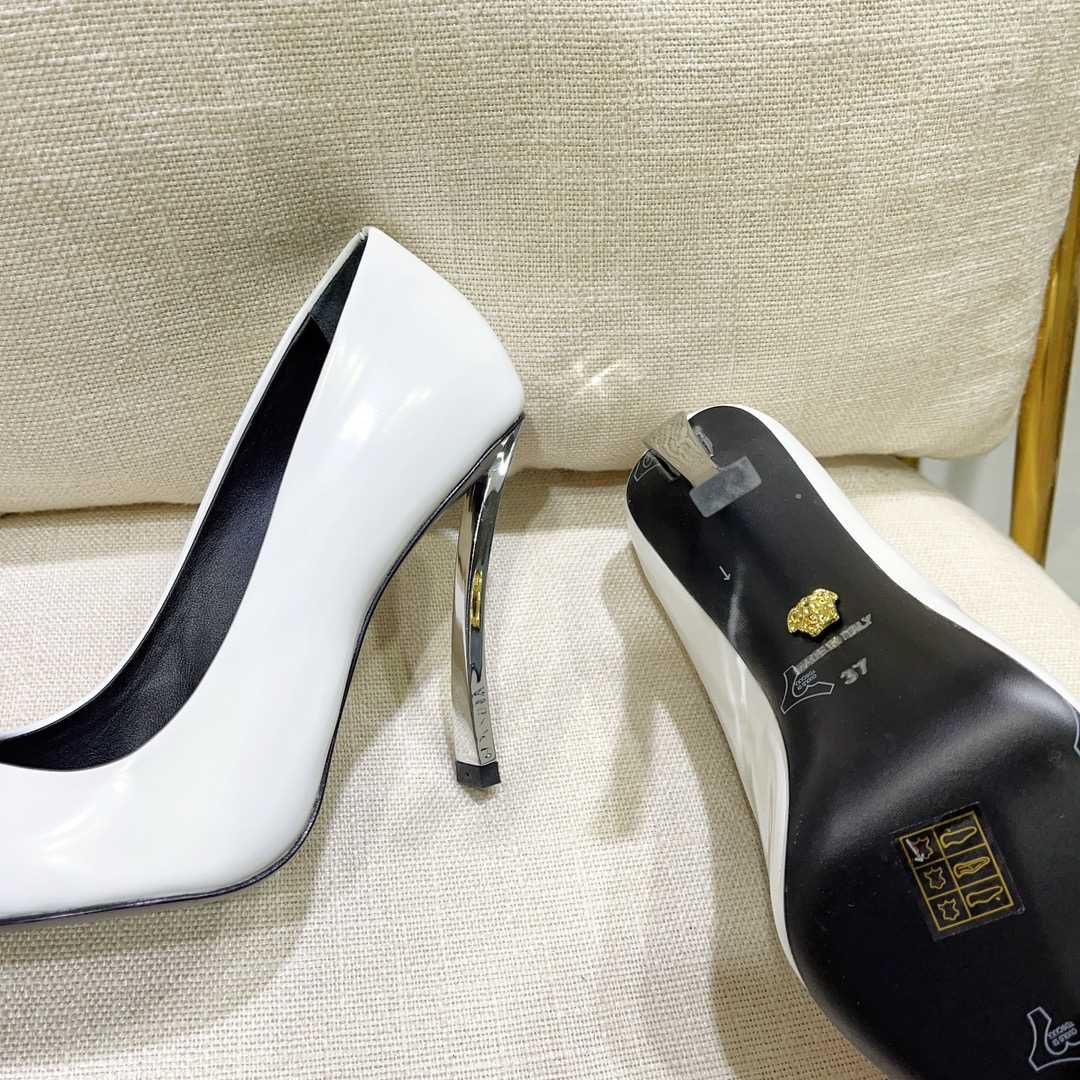 Versace Pin-Point Pumps - DopestKickz