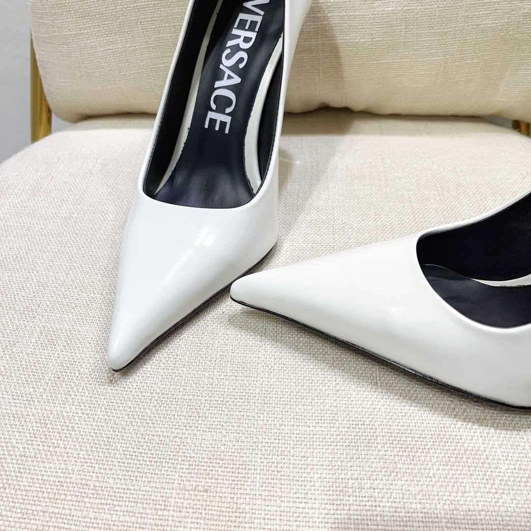 Versace Pin-Point Pumps - DopestKickz