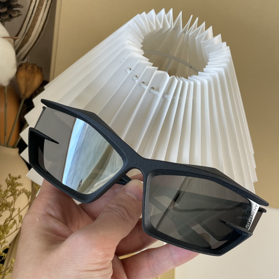 Givenchy Giv Cut sunglasses In Nylon       GV40049  - DopestKickz