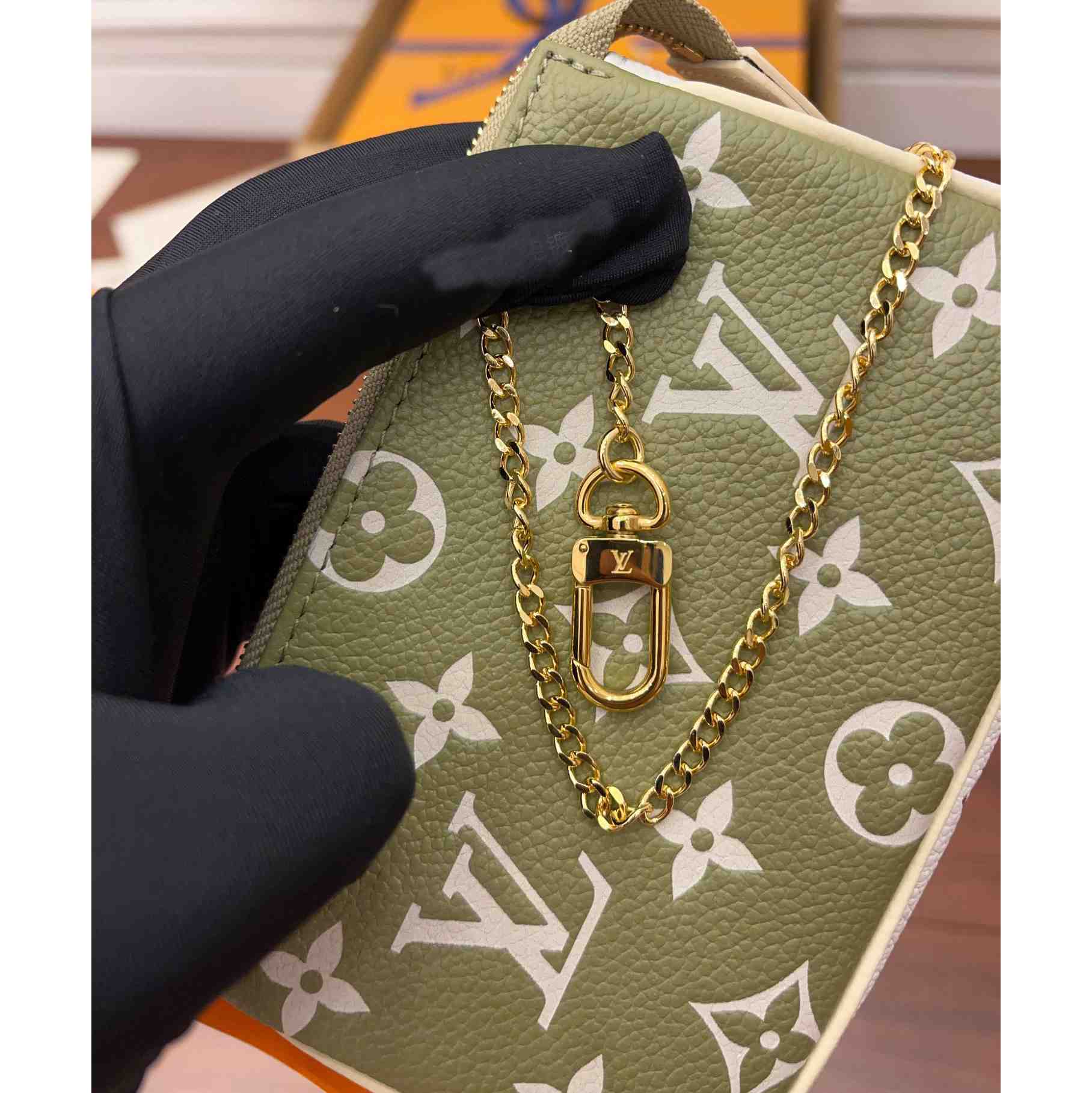 Louis Vuitton Mini Pochette Accessoires(15.5x10.5x4CM)    M81284 - DopestKickz