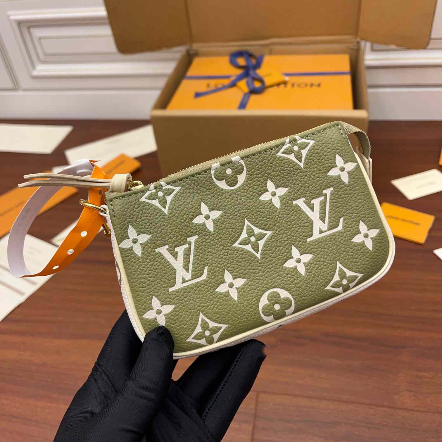 Louis Vuitton Mini Pochette Accessoires(15.5x10.5x4CM)    M81284 - DopestKickz