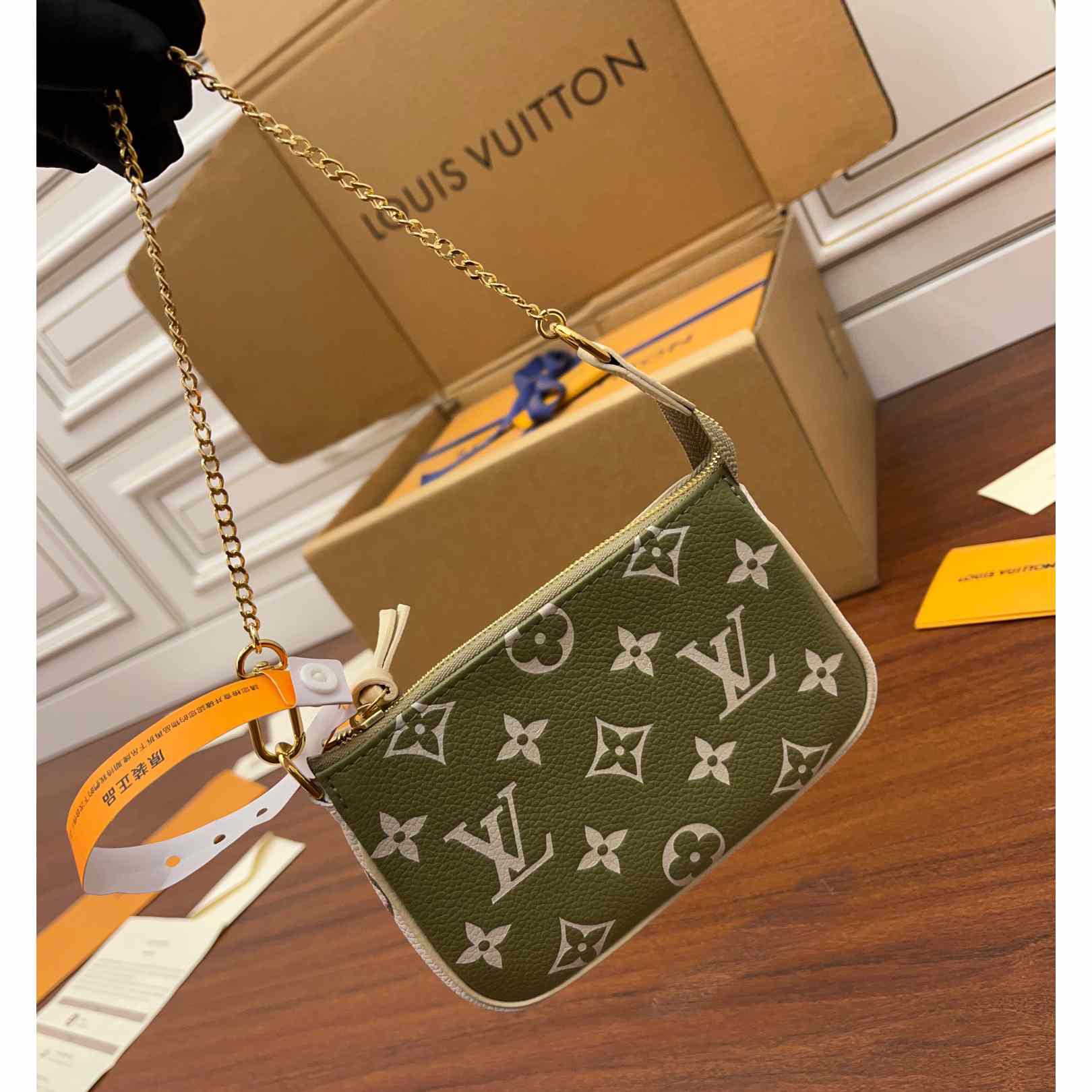 Louis Vuitton Mini Pochette Accessoires(15.5x10.5x4CM)    M81284 - DopestKickz