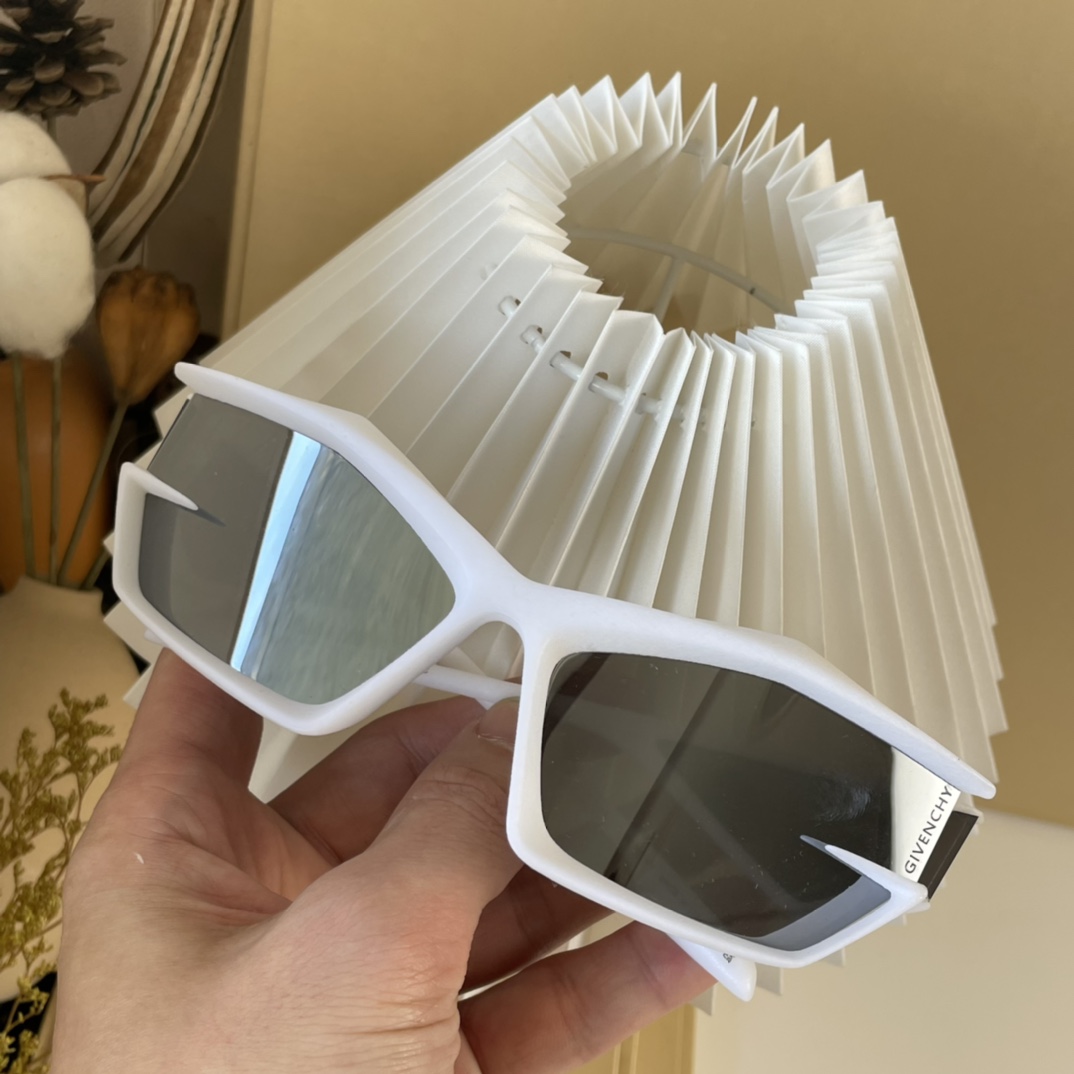 Givenchy Giv Cut sunglasses In Nylon       GV40049  - DopestKickz